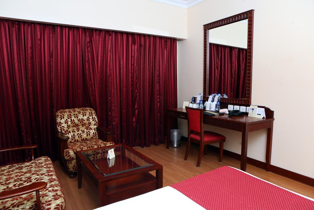 Joys Palace Hotel Thrissur Eksteriør bilde