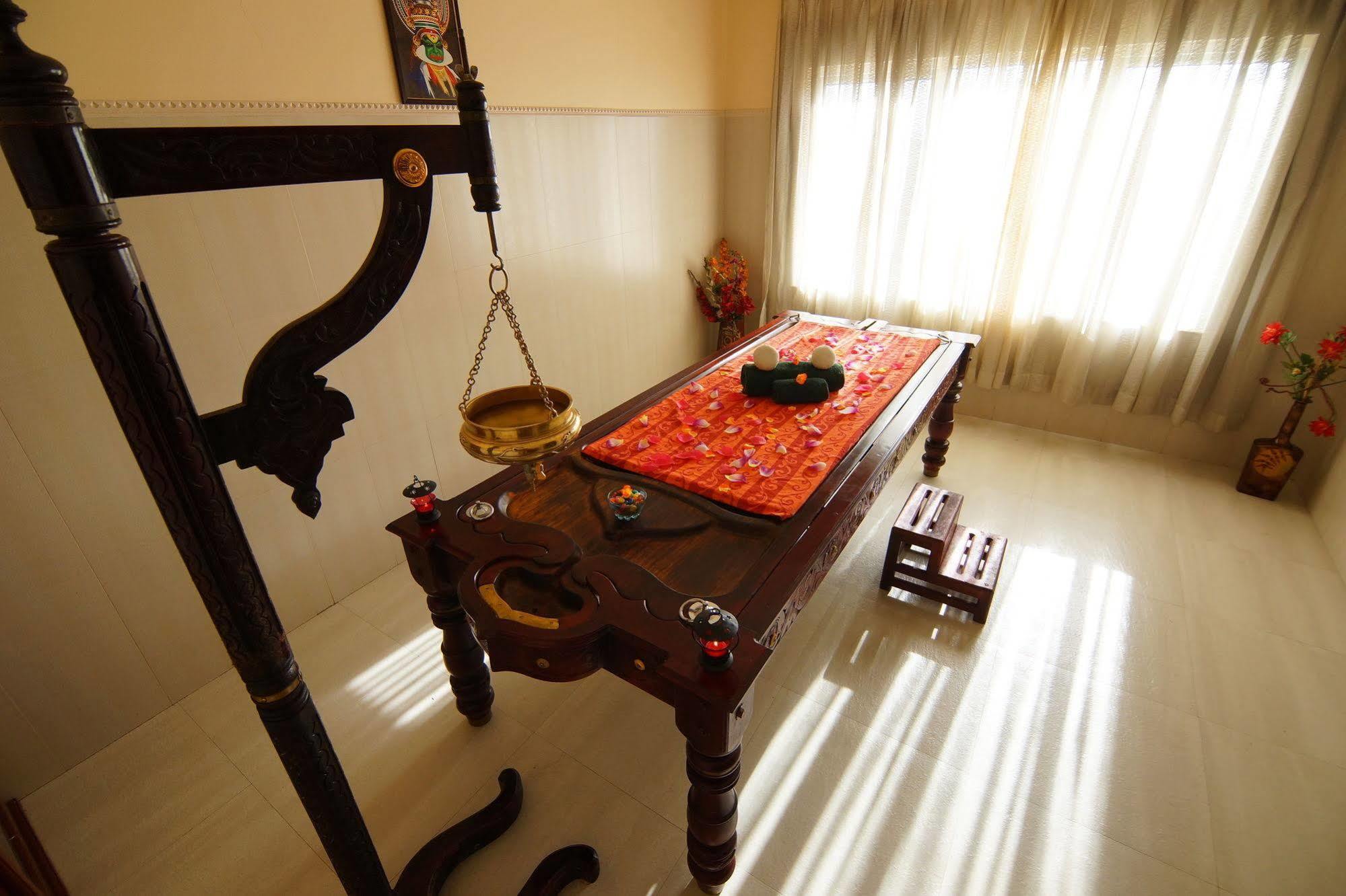 Joys Palace Hotel Thrissur Eksteriør bilde