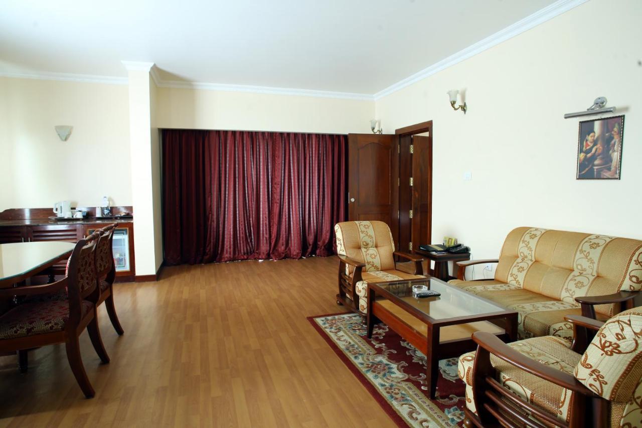 Joys Palace Hotel Thrissur Eksteriør bilde